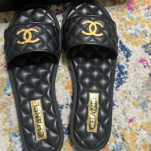 Chanel Slides Sandals Black Quilted Leather Mules Gold CC Womens Shoes Flats NIB - Picture 1 of 5